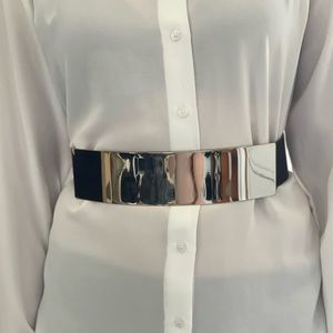 Black & gold plated waist belt from H&M. Clasp in back. Good condition.
